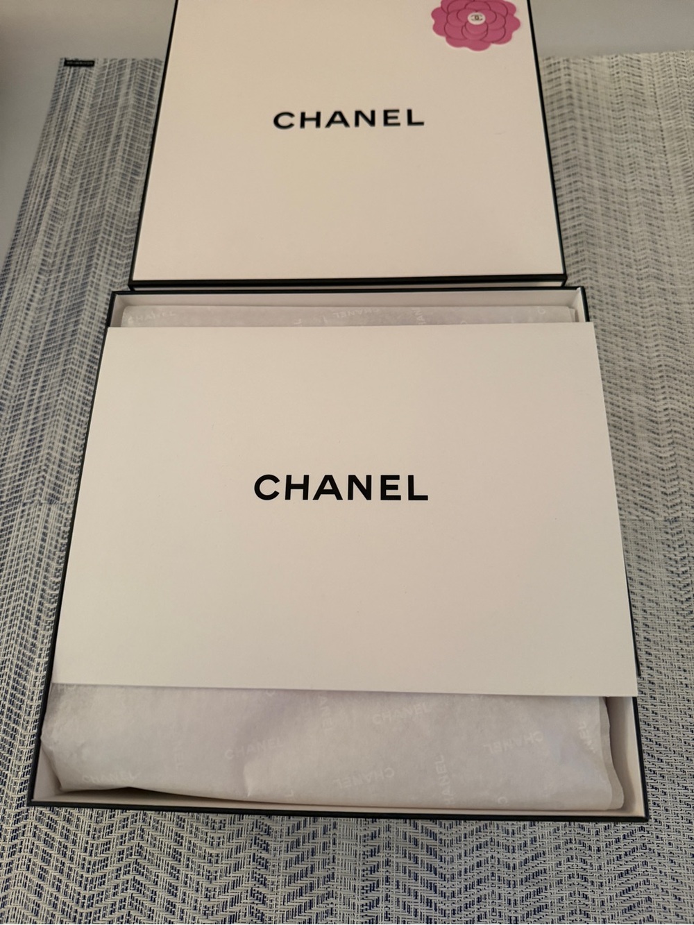 Chanel Les Beiges Summer Essentials Set -limited edition bag and Cosmetics - Picture 7 of 7